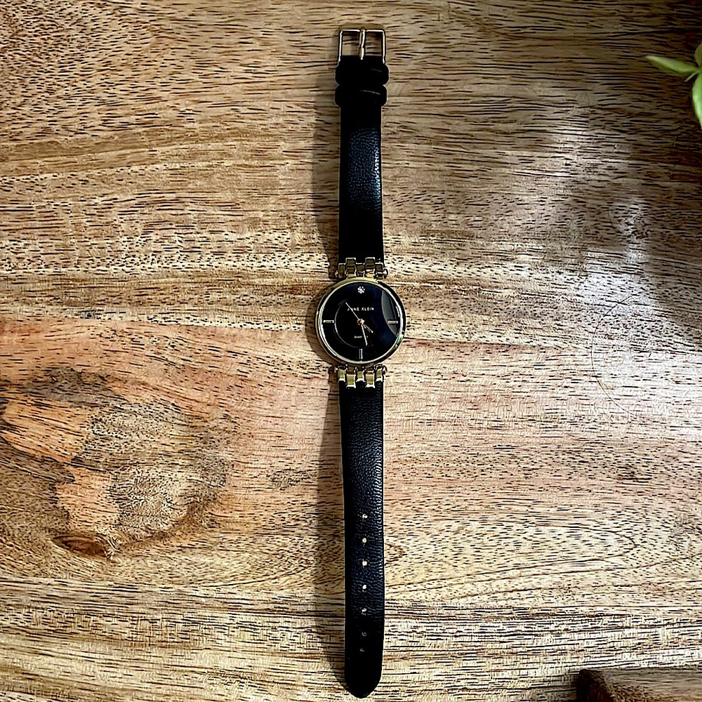 NWOT Anne Klein black leather/gold ladies watch - Picture 4 of 4